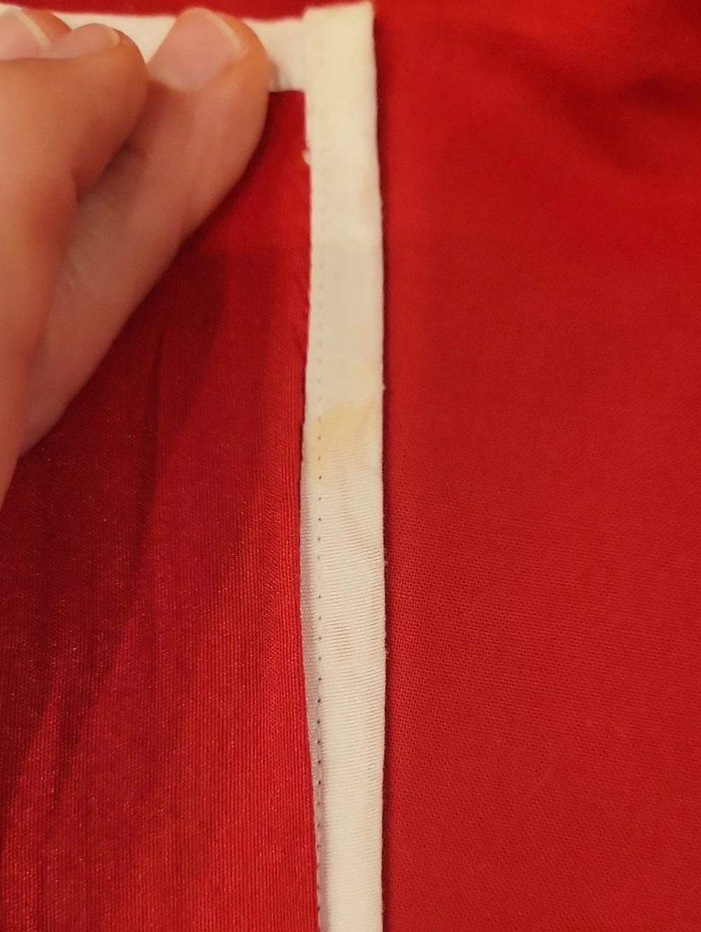 Pier 1 Imports Snowballs Red Tsble Runner